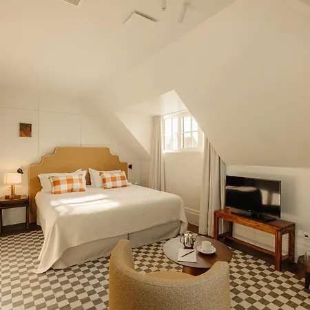Bonnie Hotel 4*